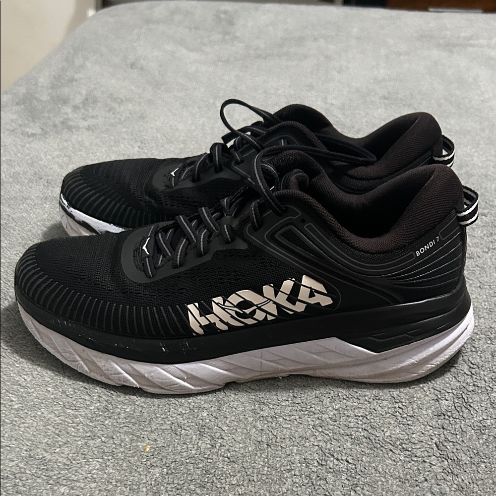 Hoka One One Men's Black and White Bondi 7 Running Shoes